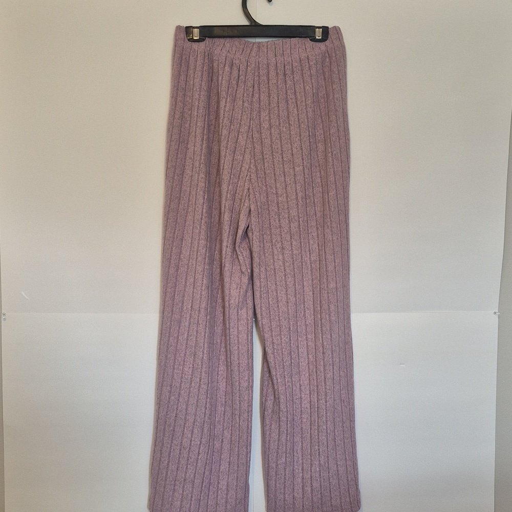 NEW 2 pce Matching Lavender Outfit, V-neck Top & Hi-Rise Pant - Picture 6 of 7